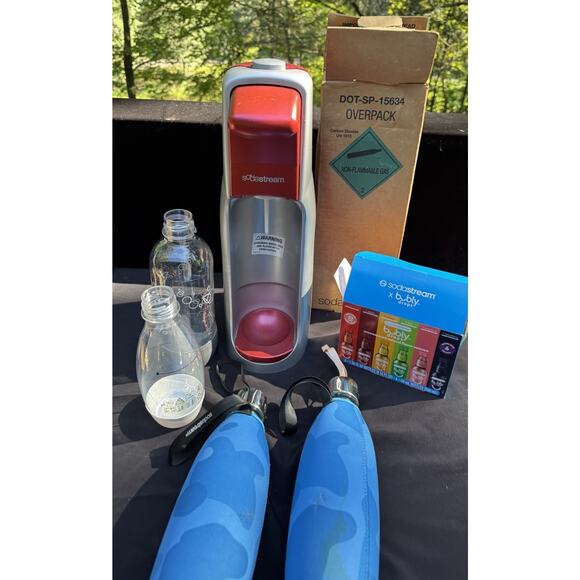 Sodastream Soda Sparkling Water Maker Machine Lot 3 Tanks Flavor Bottles & More! - Picture 2 of 10